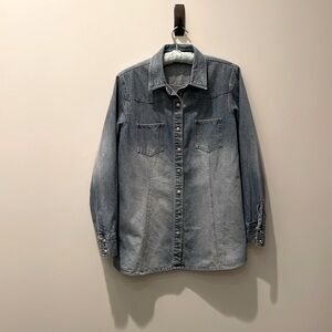 Maternity jacket size Medium 100% cotton snaps down front denim